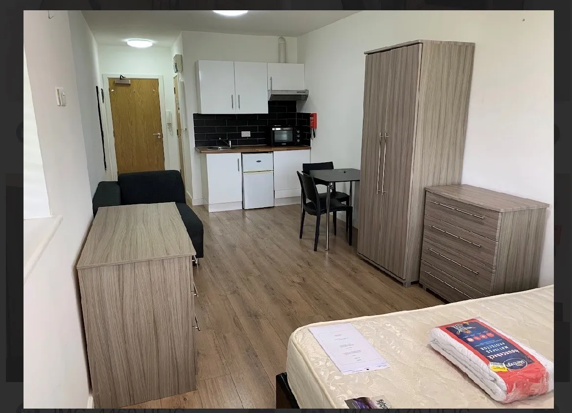 Room Station Road in Greater London