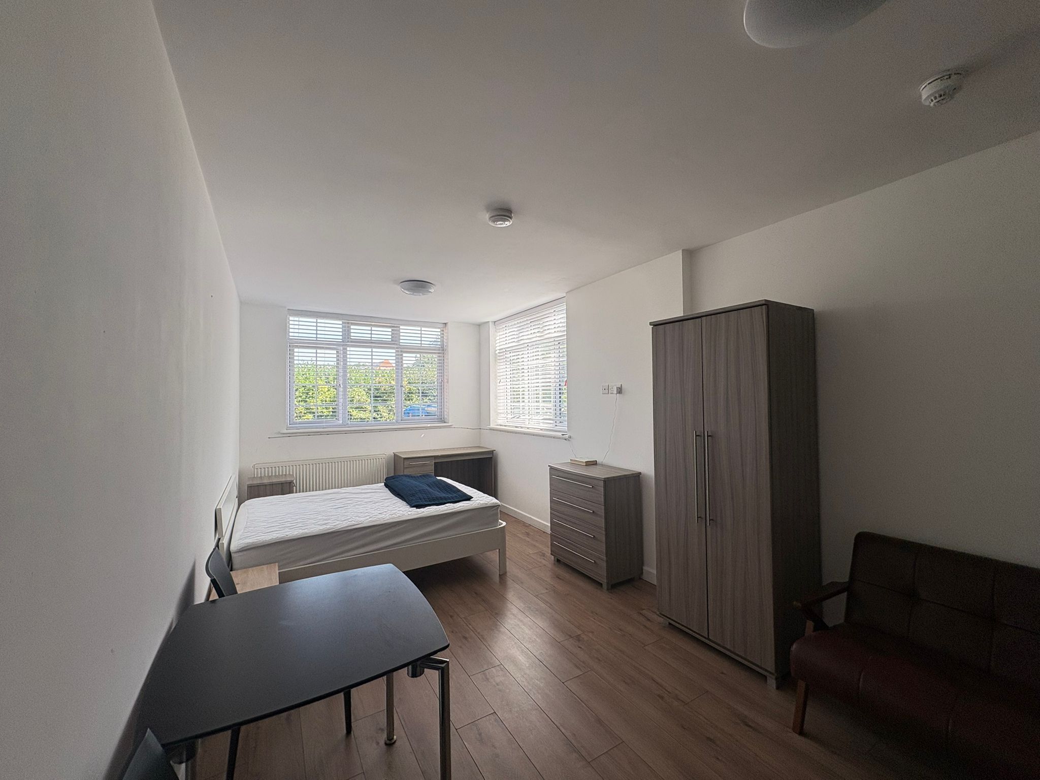 Room Station Road in Greater London