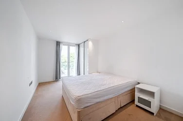 Flat Goldhawk Road in Greater London