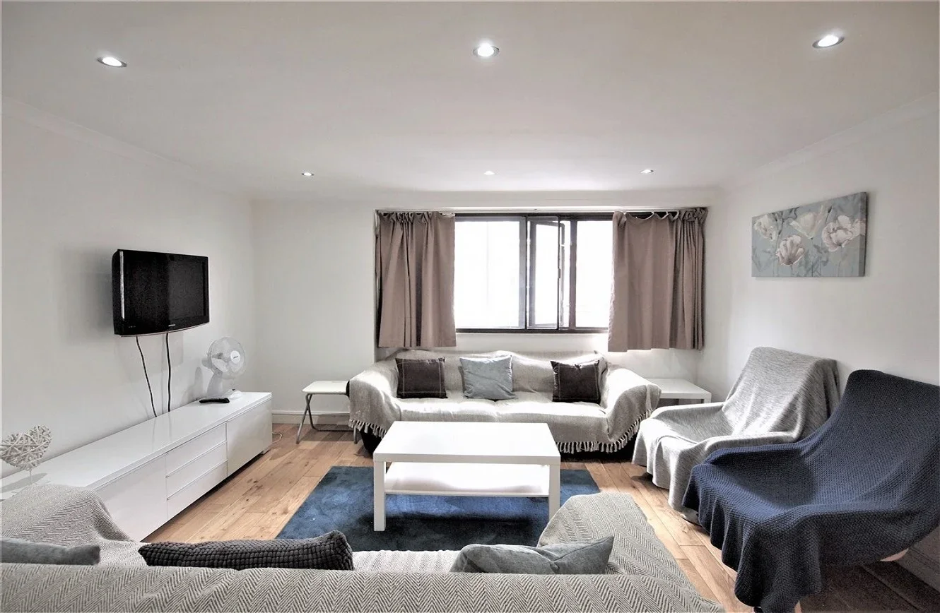 Flat Earl's Court Road in Greater London