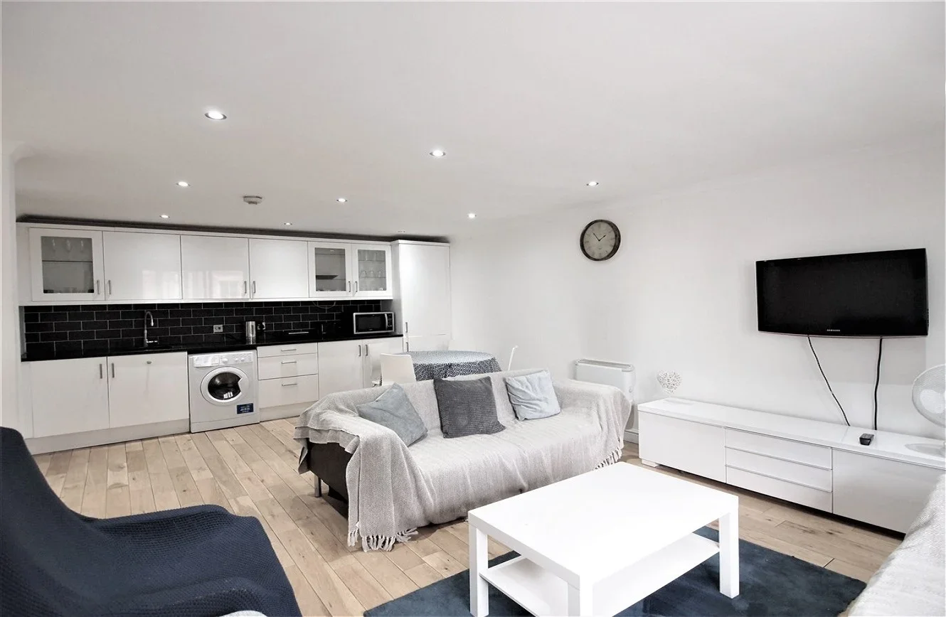Flat Earl's Court Road in Greater London