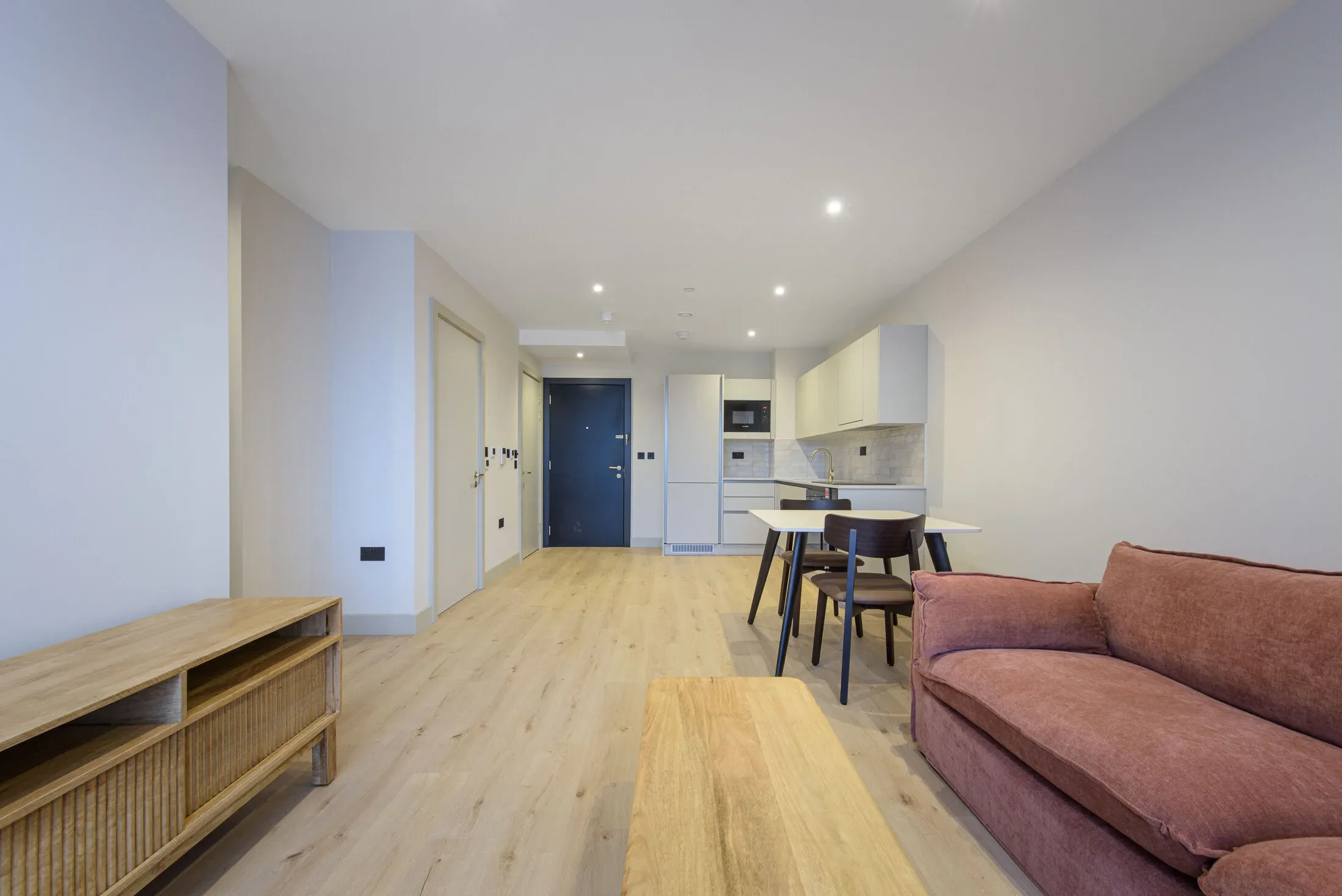 Flat Caversham Road in Greater London