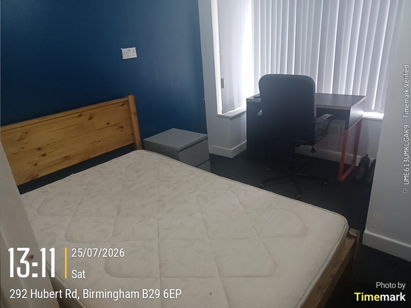 Room Hubert Road in Birmingham