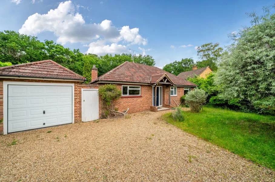 House Harpesford Avenue in Borough of Runnymede