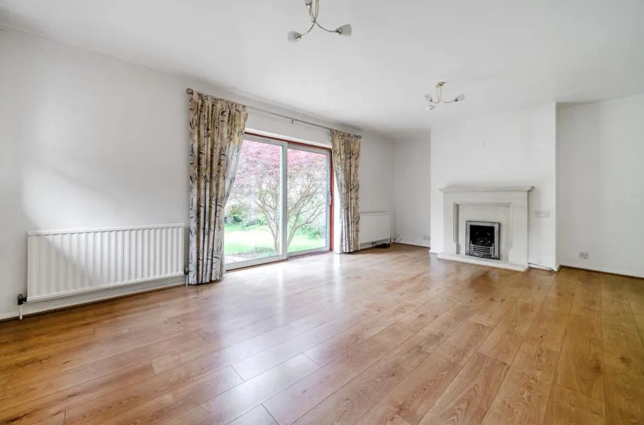 House Harpesford Avenue in Borough of Runnymede