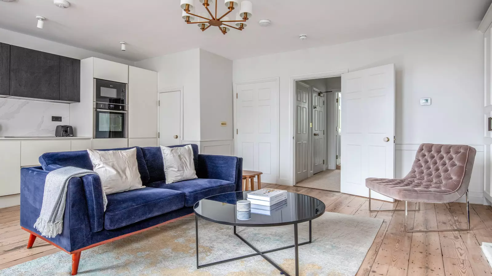 Flat Theobalds Road in Greater London