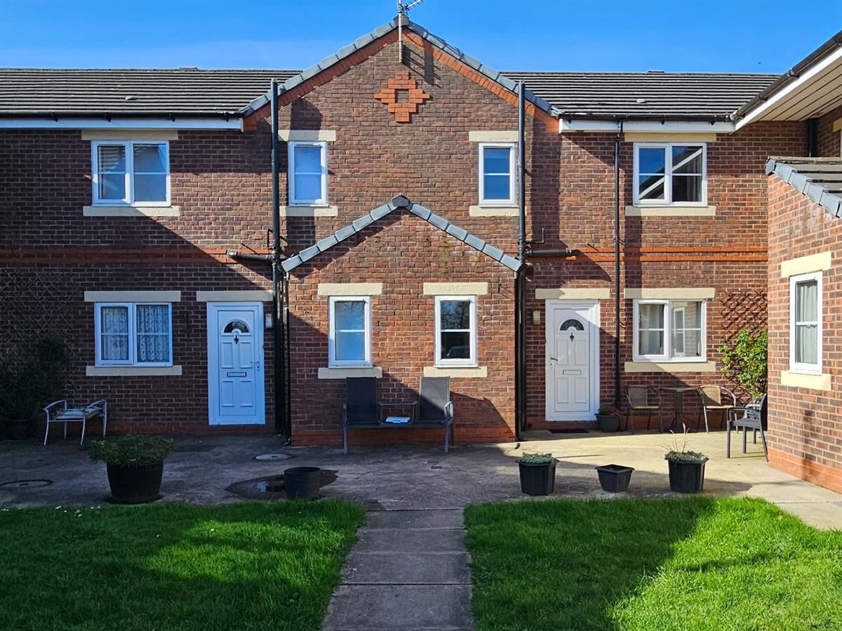 Flat Broad O'Th' Lane in Wigan