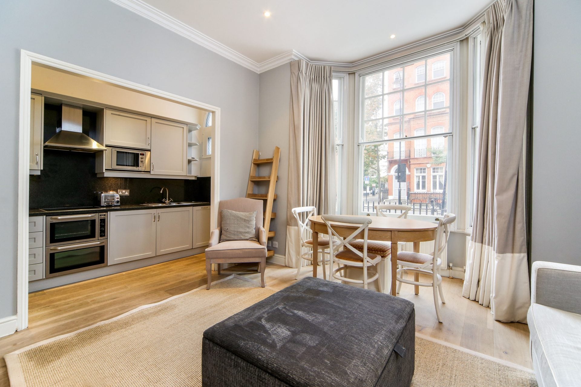 Flat Oakley Street in London