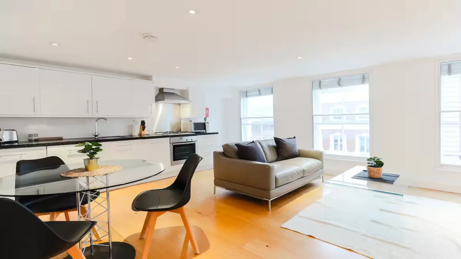 Flat Covent Garden Piazza in City of Westminster