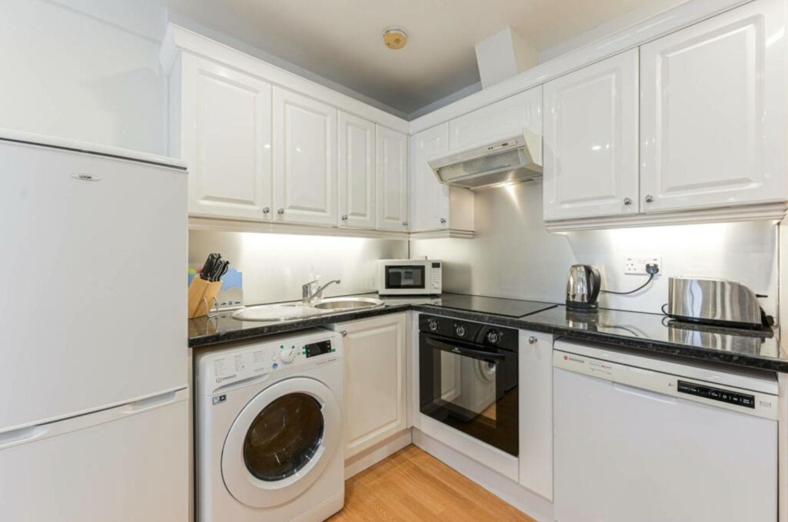Flat Sloane Avenue in Greater London