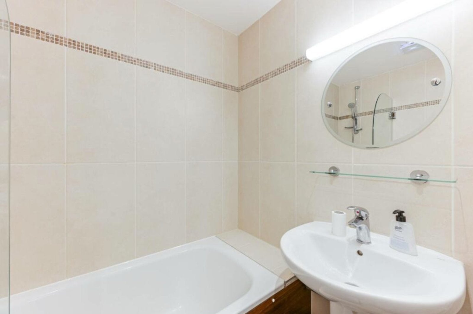Flat Sloane Avenue in Greater London