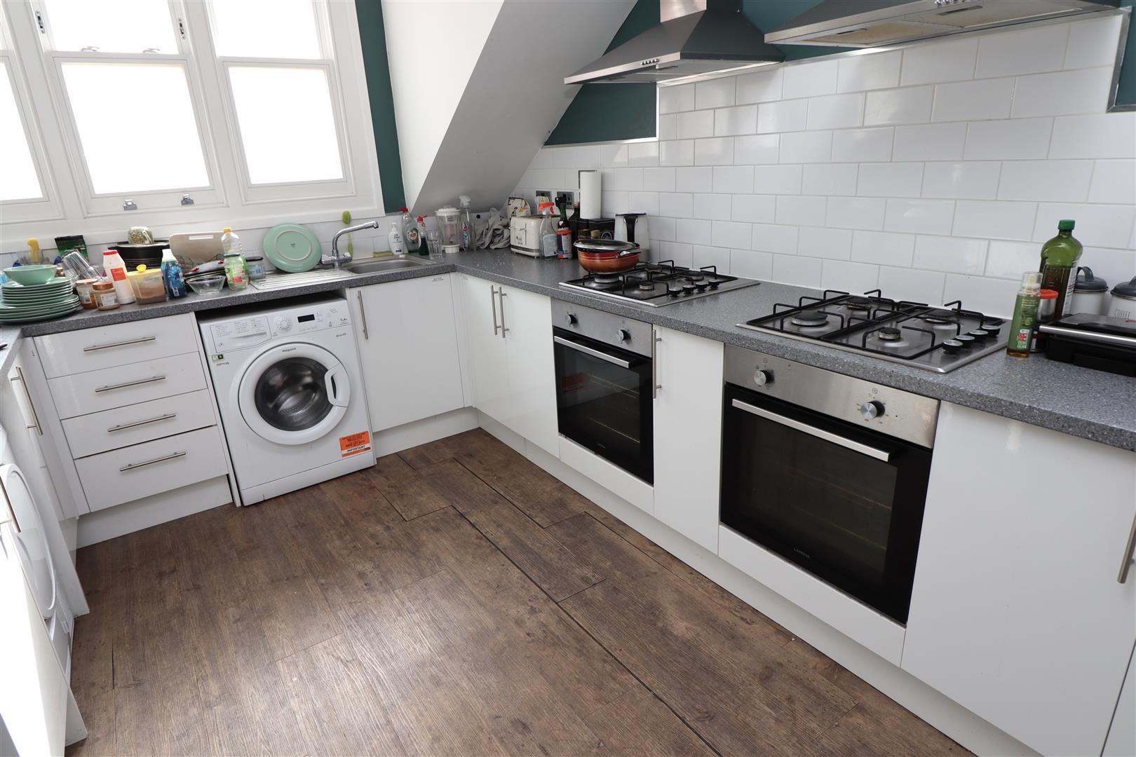 Room Golders Green Road in Greater London
