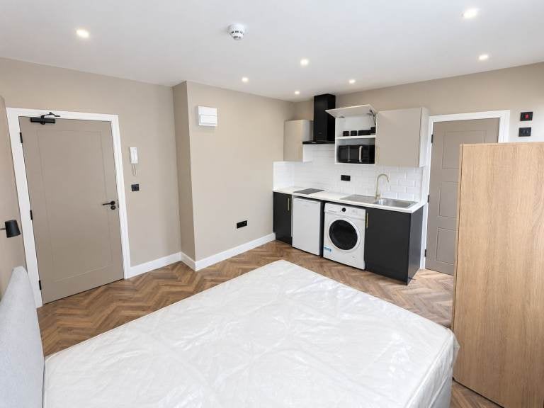 Flat Northwold Road in Greater London