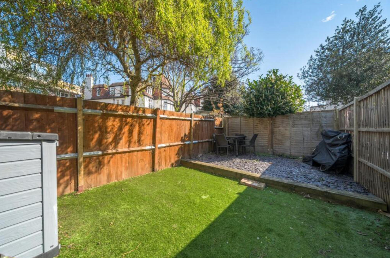 Flat Hopton Road in Greater London