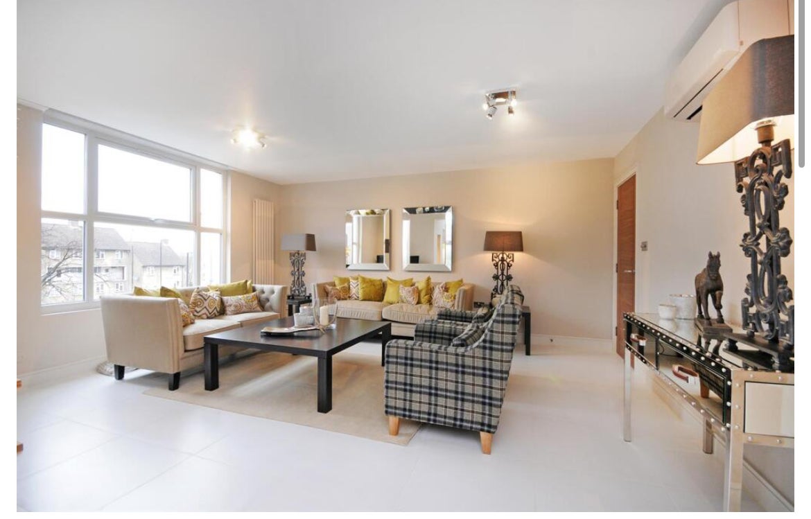 Flat Boydell Court in Greater London