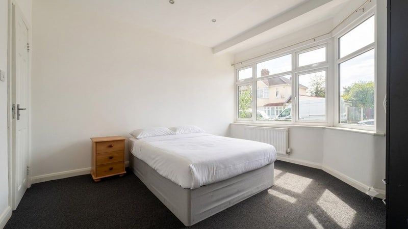 Room Trelawney Road in Greater London