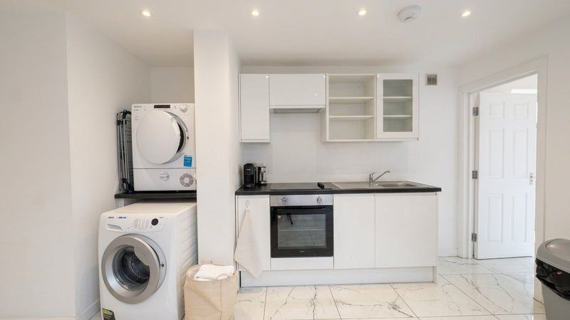 Room Trelawney Road in Greater London