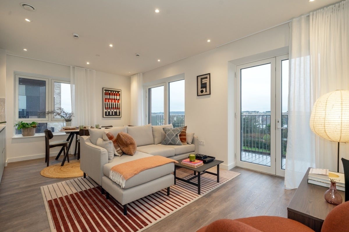 Flat Ribbon Lane in Greater London