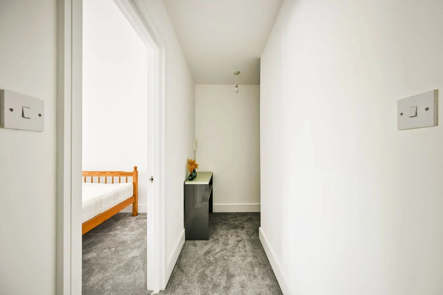 Flat Robinson Road in Greater London