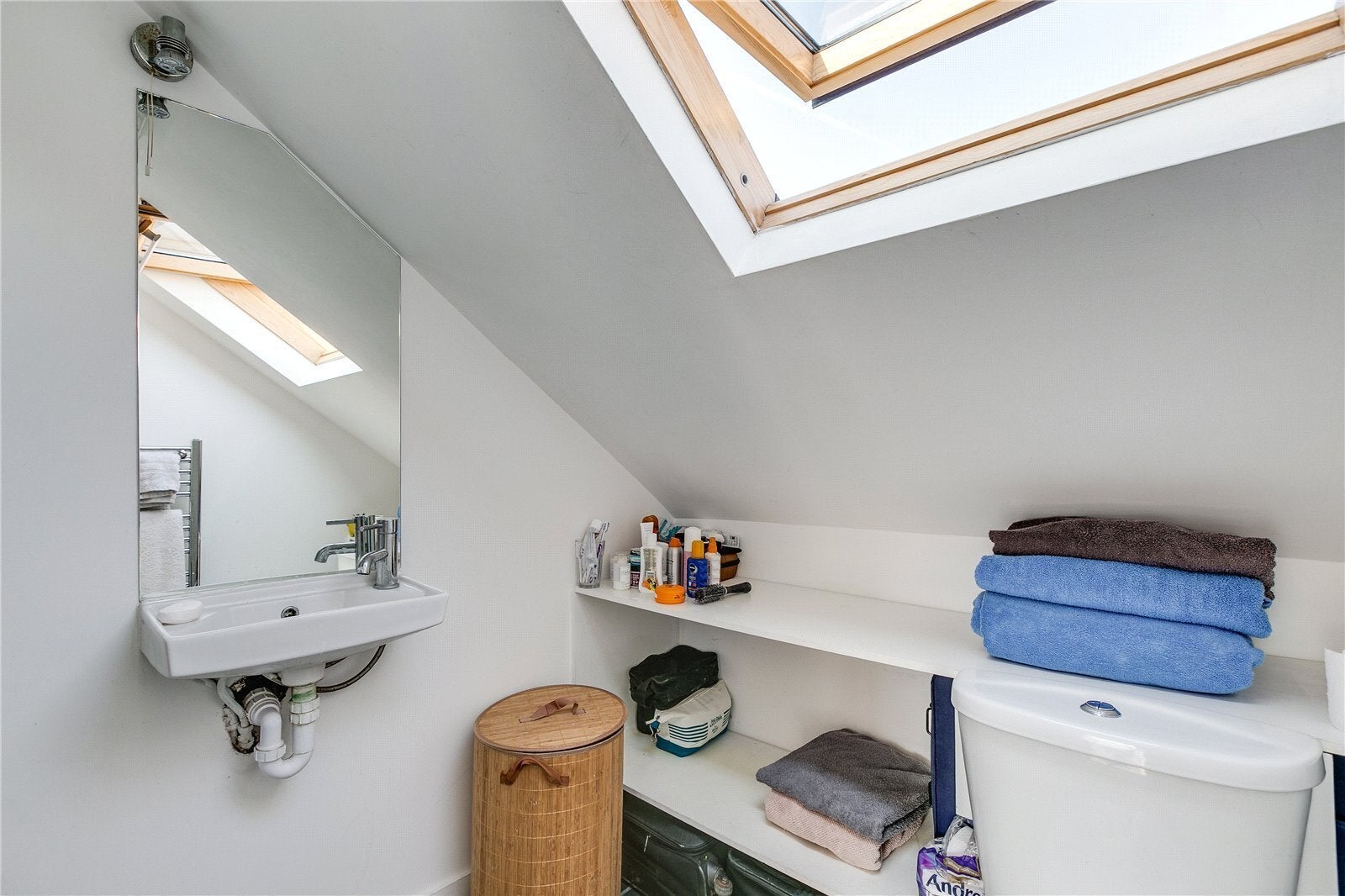 Flat Oaklands Grove in Greater London