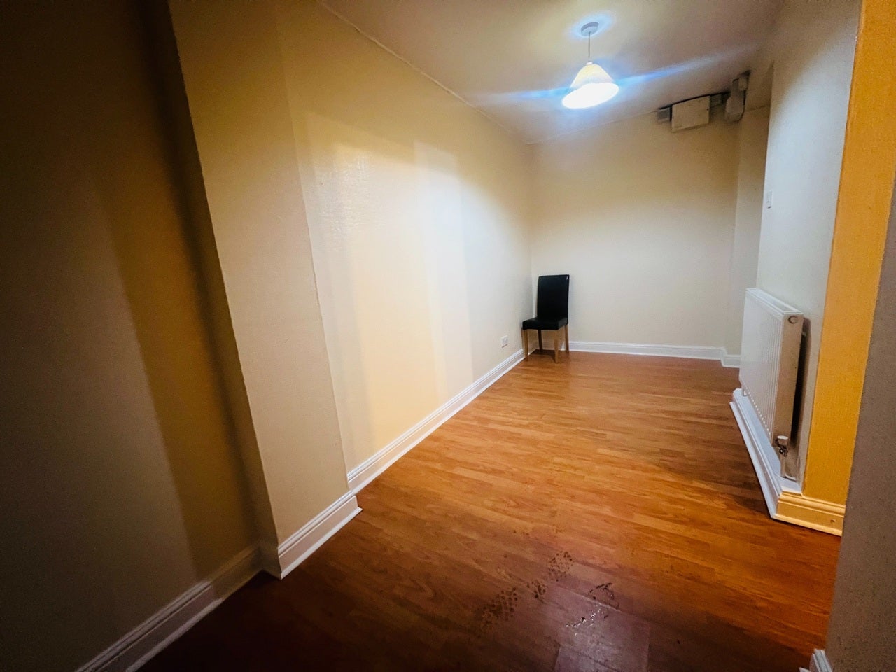 Room Trenholme Avenue in Bradford