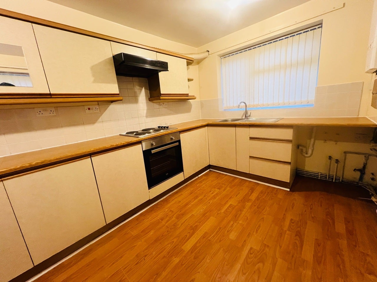 Room Trenholme Avenue in Bradford