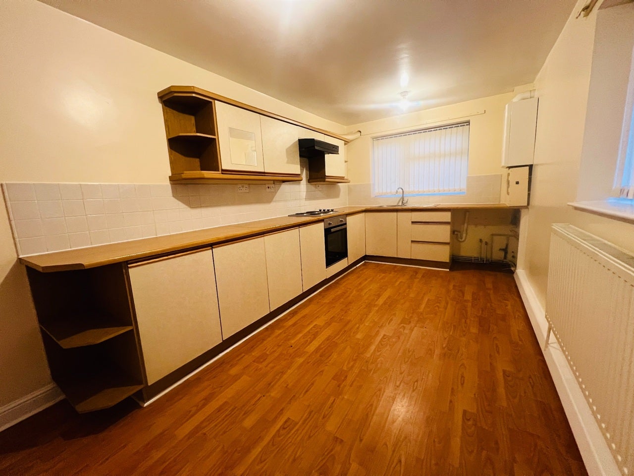 Room Trenholme Avenue in Bradford