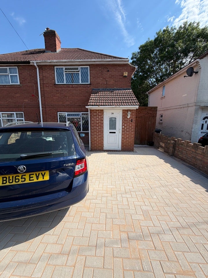House Essex Avenue in Slough