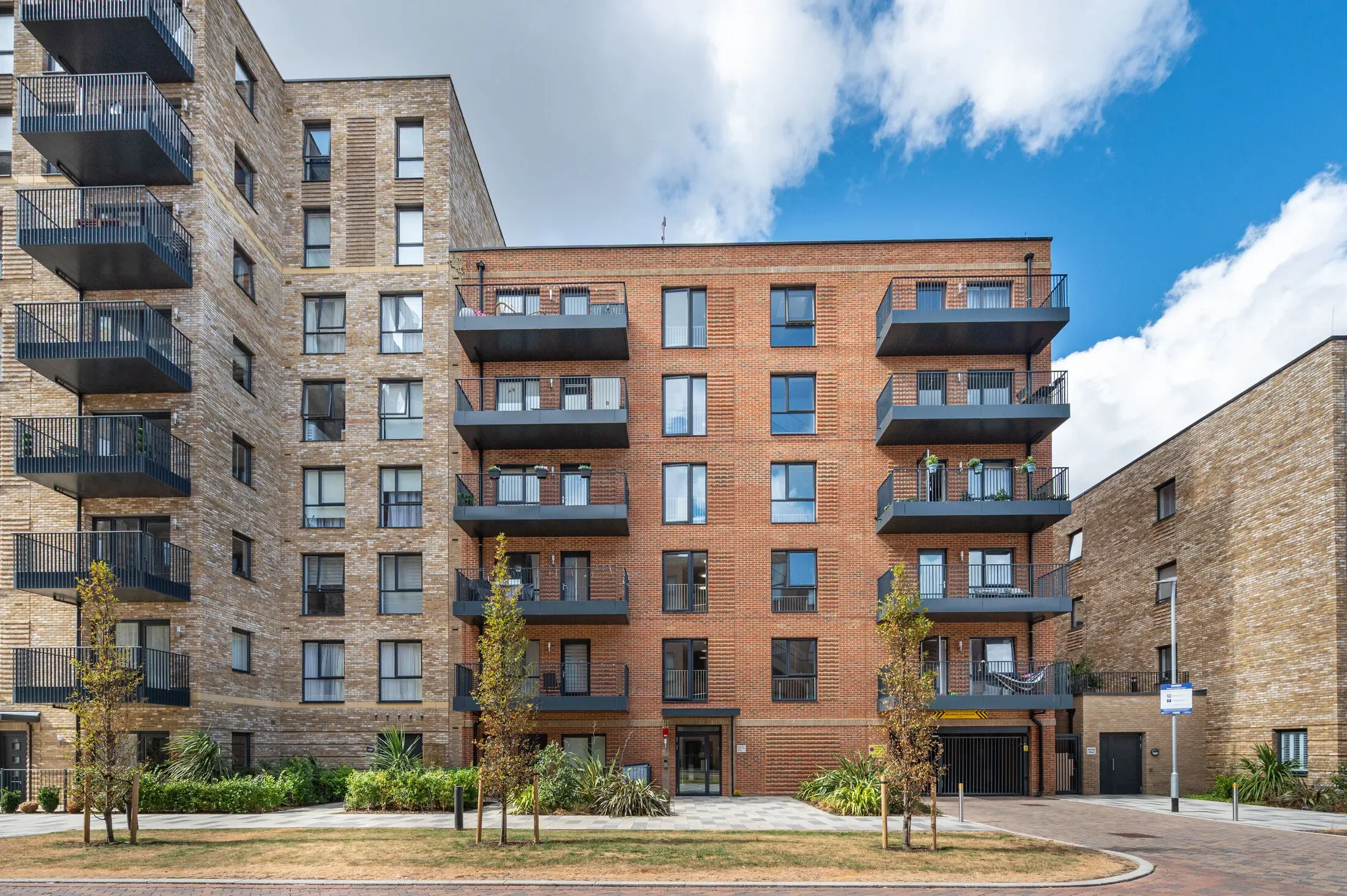 Flat Courtland Grove in London