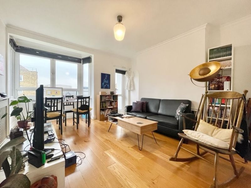 Flat Sidney Road in Greater London