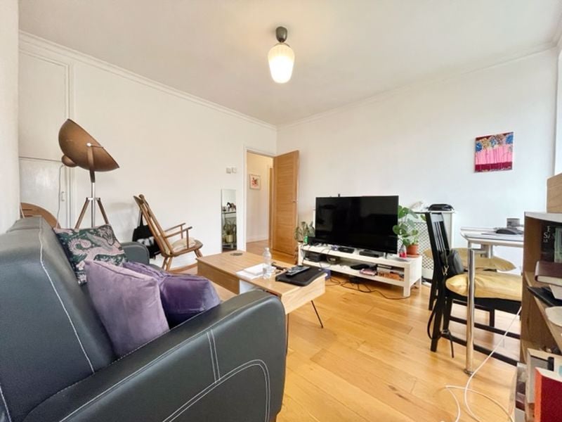 Flat Sidney Road in Greater London