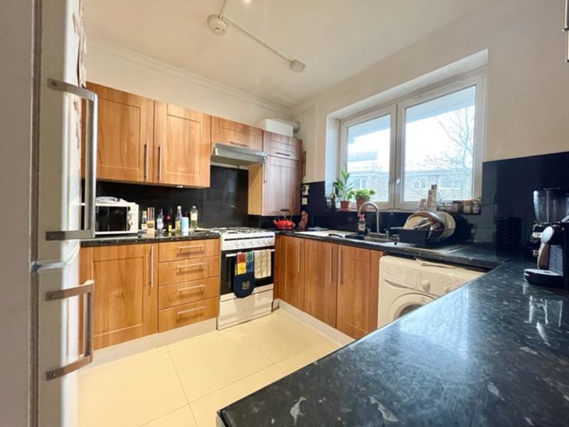 Flat Sidney Road in Greater London