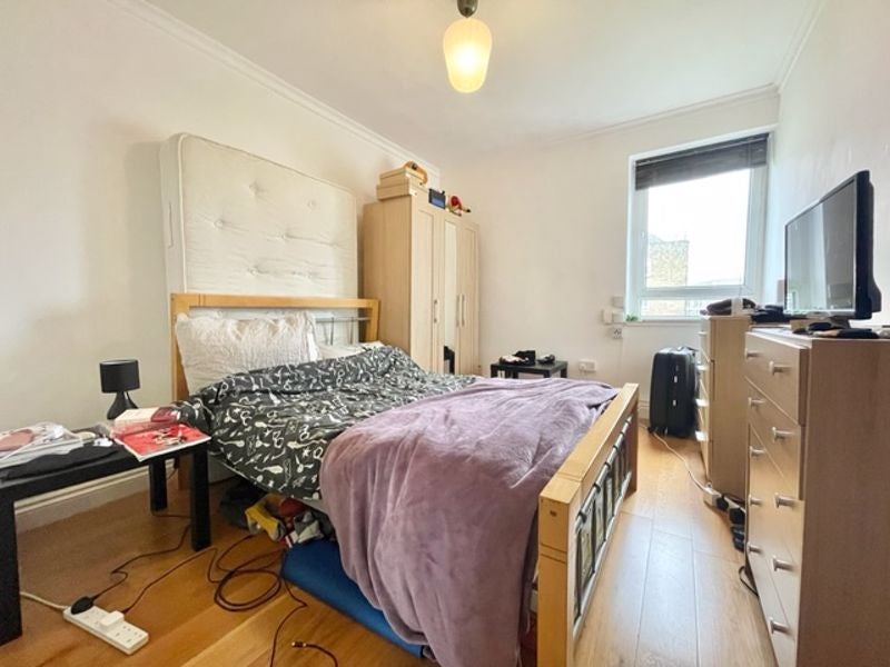 Flat Sidney Road in Greater London