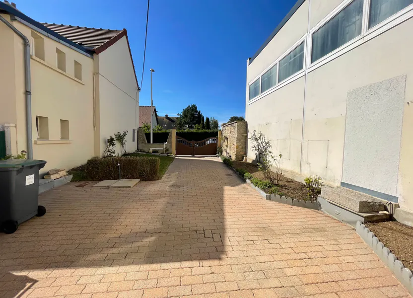 House Rue des Belles Portes in Bénouville