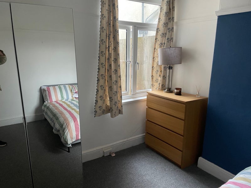 Room Heathfield Place in Cardiff