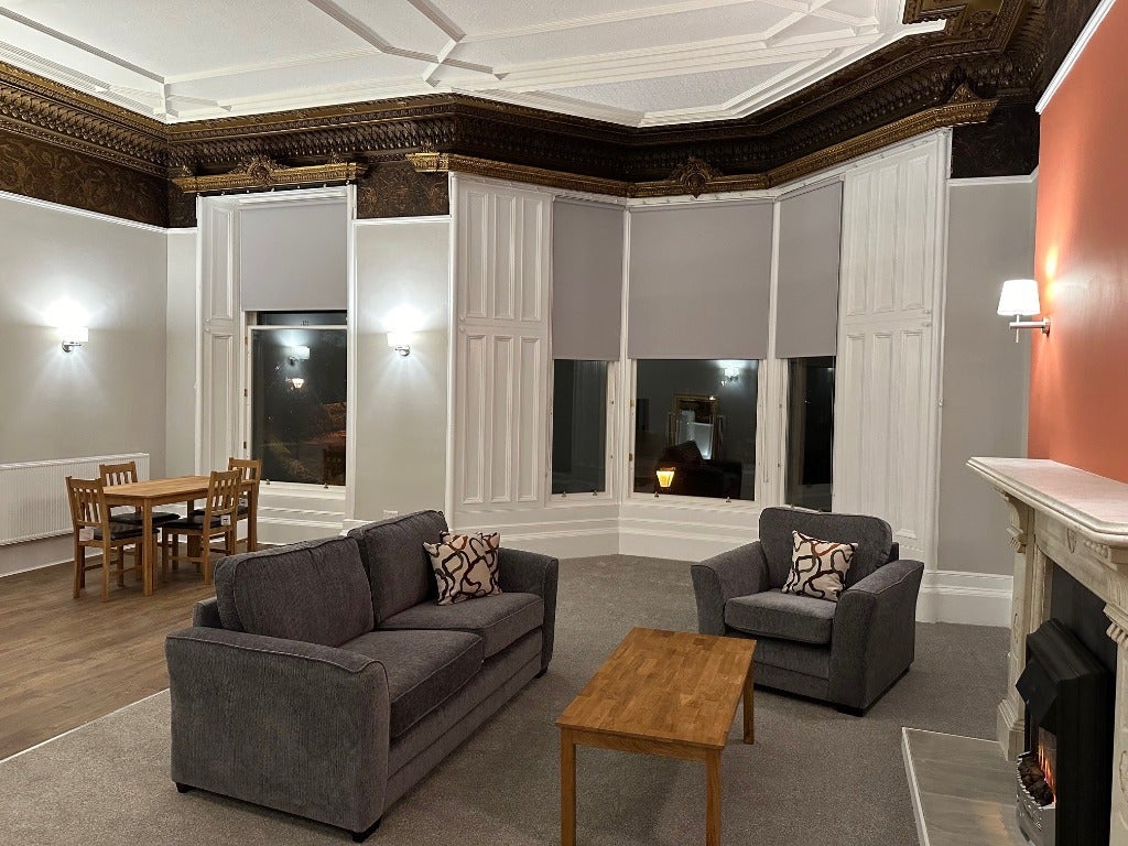 Flat Athole Gardens in Glasgow