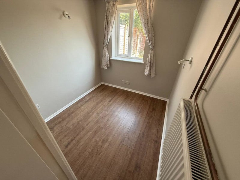 Flat Oaktree Crescent in Bristol