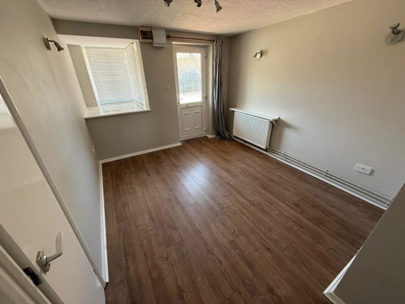 Flat Oaktree Crescent in Bristol