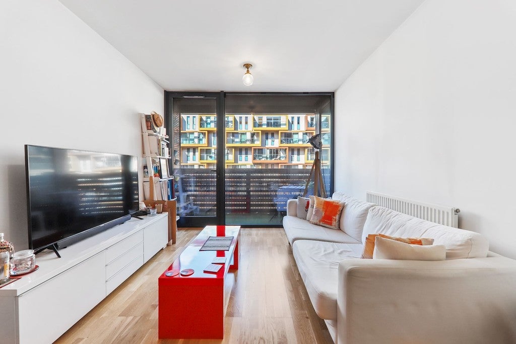 Flat Amelia Street in Greater London