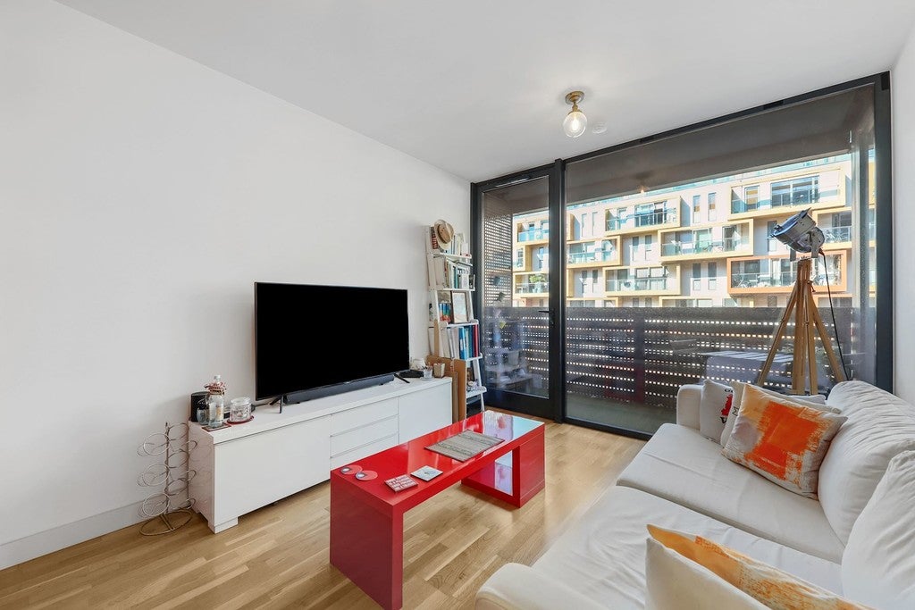 Flat Amelia Street in Greater London
