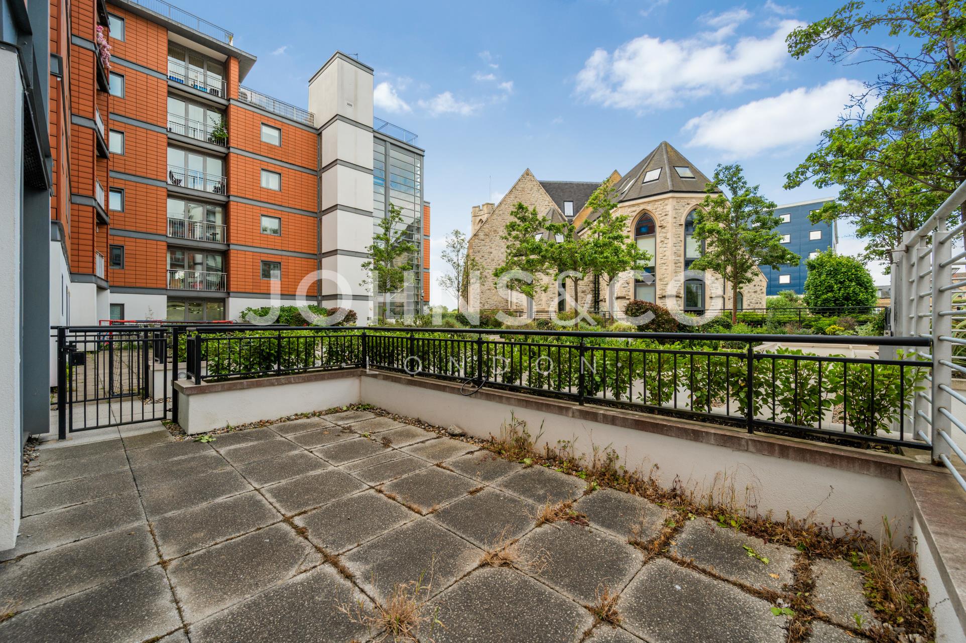 Flat Lionel Road South in Greater London