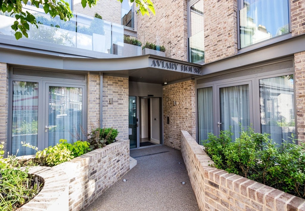 Flat Cardinal Walk in City of Westminster