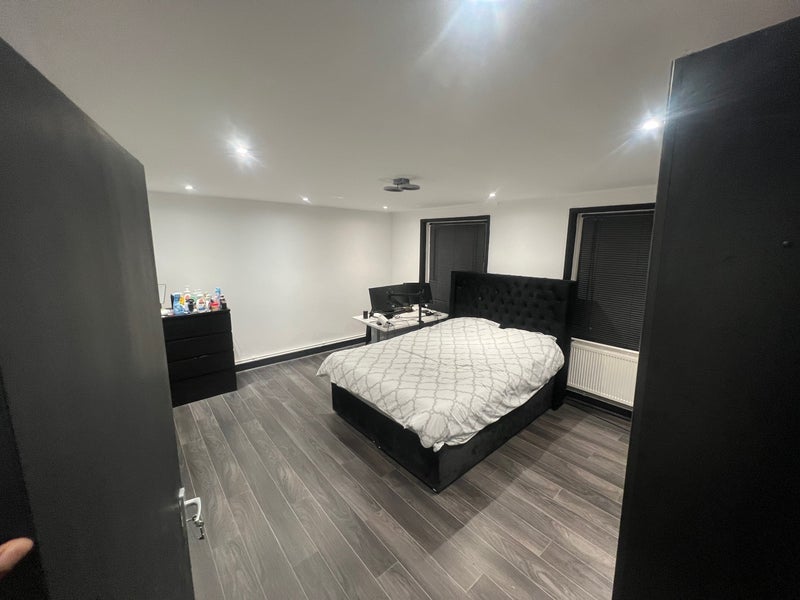 Room Brixton Road in Greater London