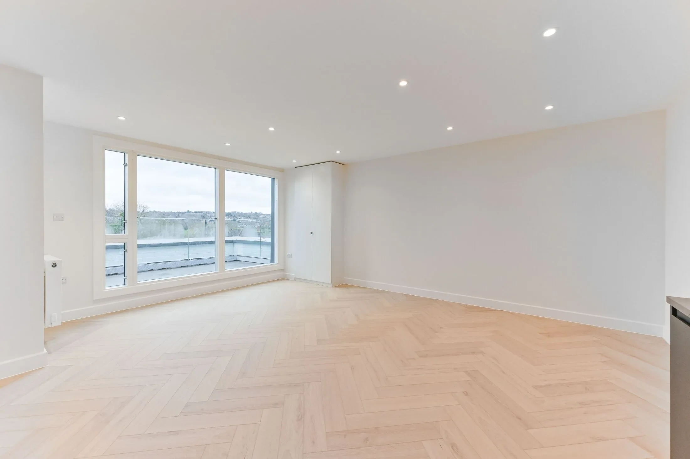 Flat Norbury Avenue in Greater London