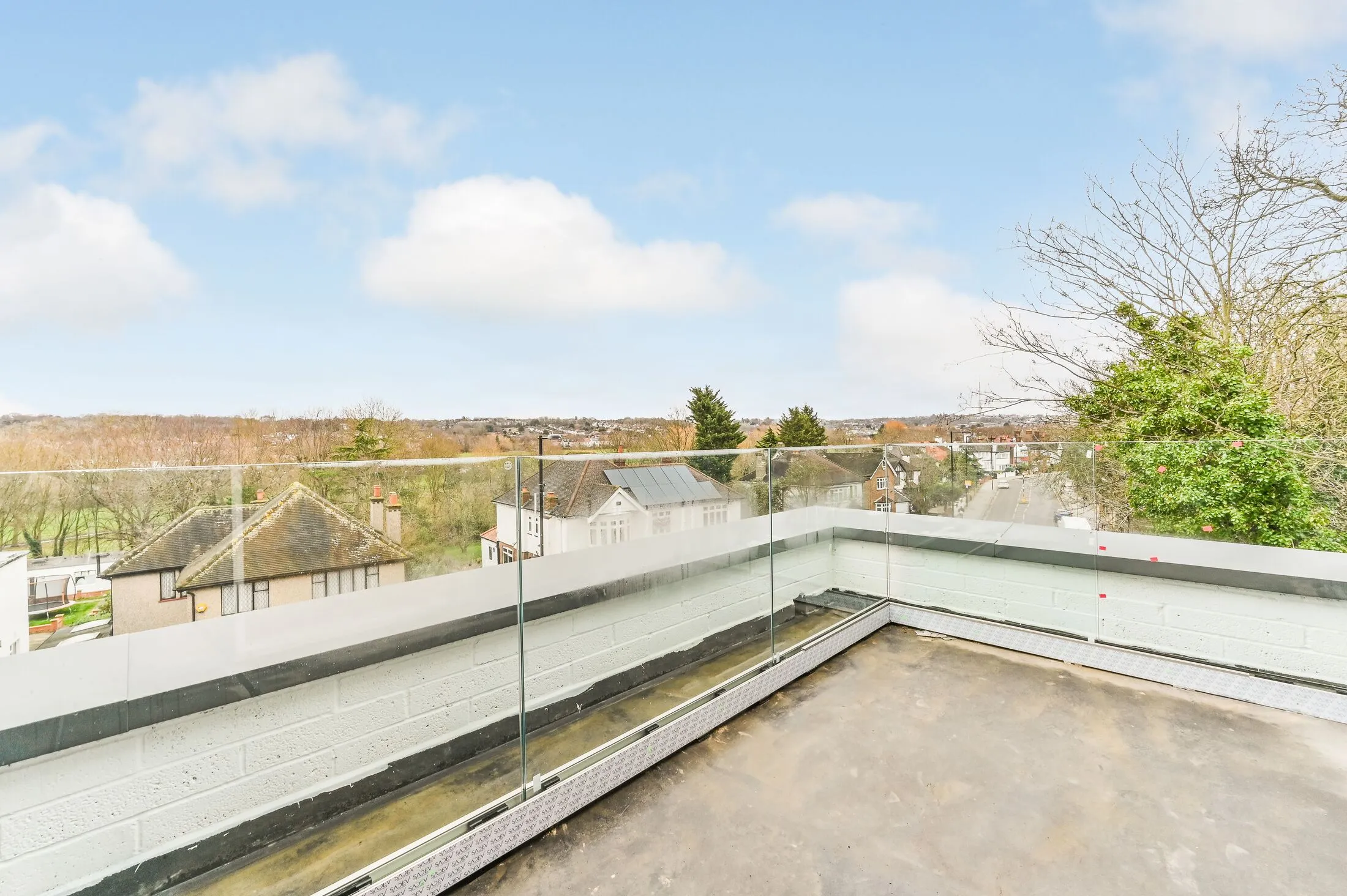 Flat Norbury Avenue in Greater London