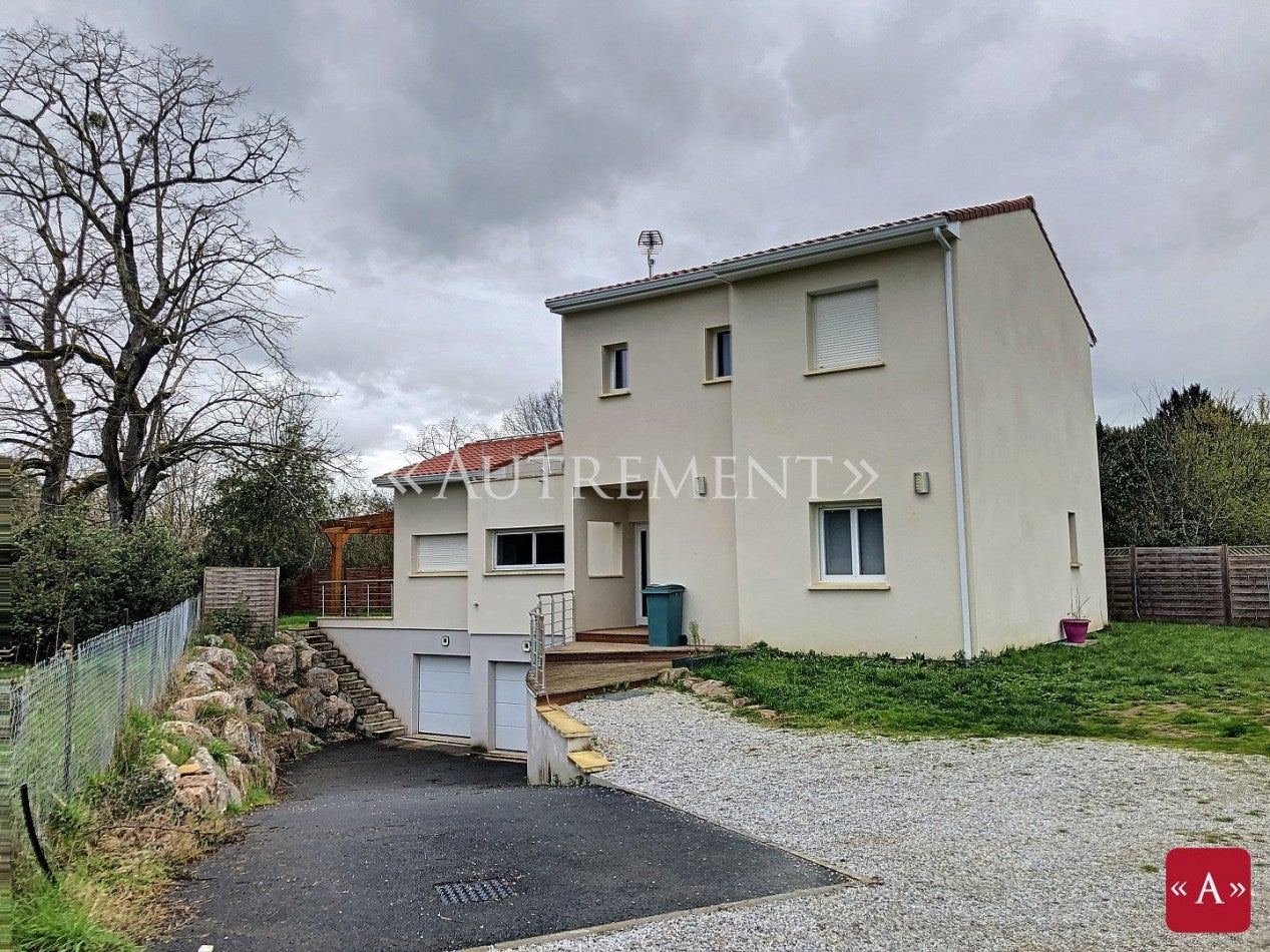 House Route de Garrigues in Saint-Sulpice-la-Pointe