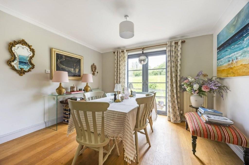 House Hensons Hill in Cotswold District