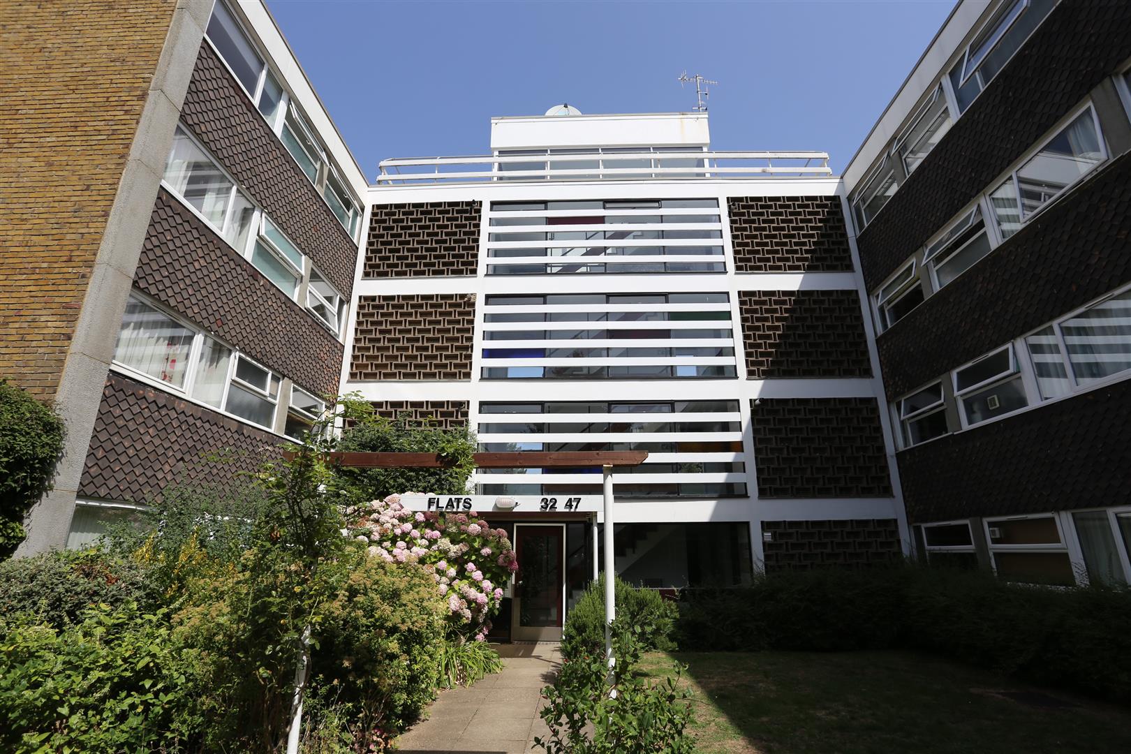 Flat Somerhill Road in Hove