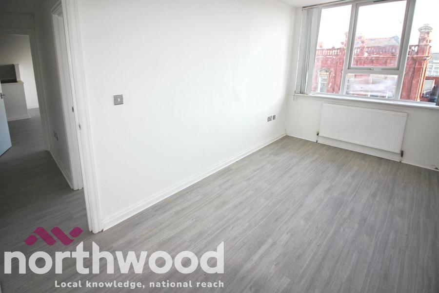 Flat Eastbank Street in Southport