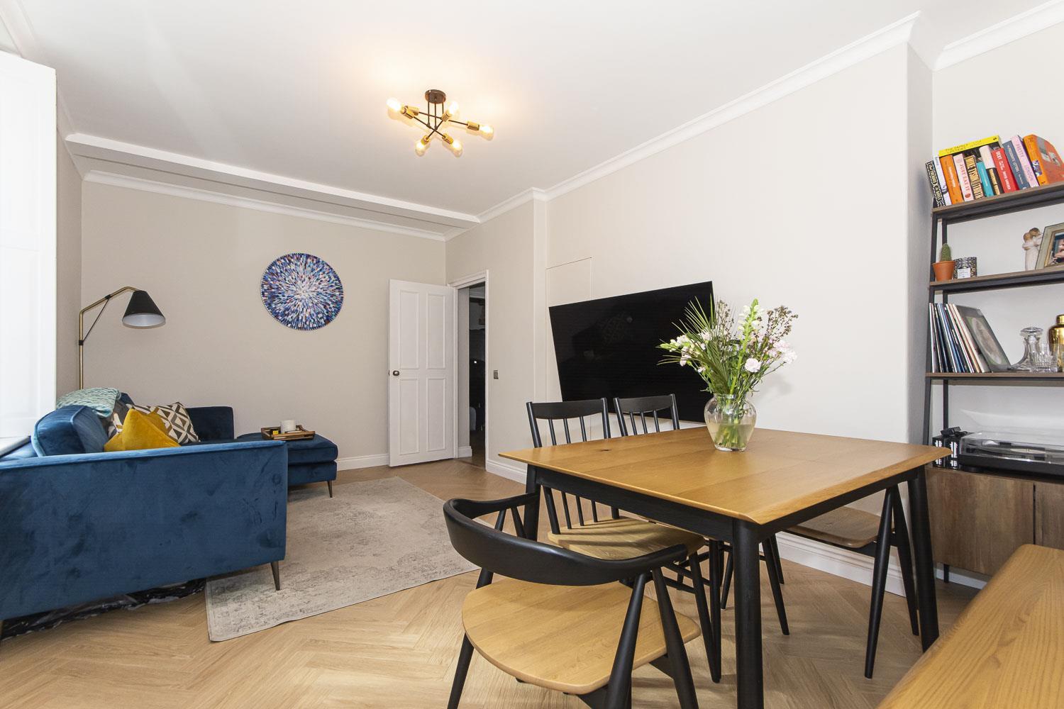 Flat Vicarage Crescent in Greater London